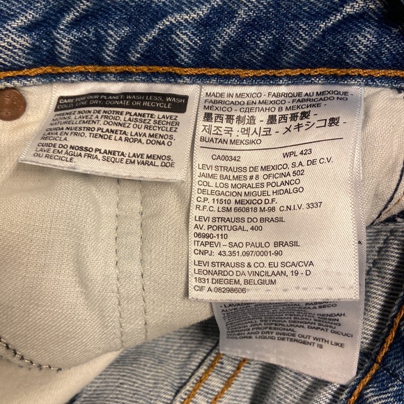 Levi’s High Rise Denim Shorts - Picture 5 of 9